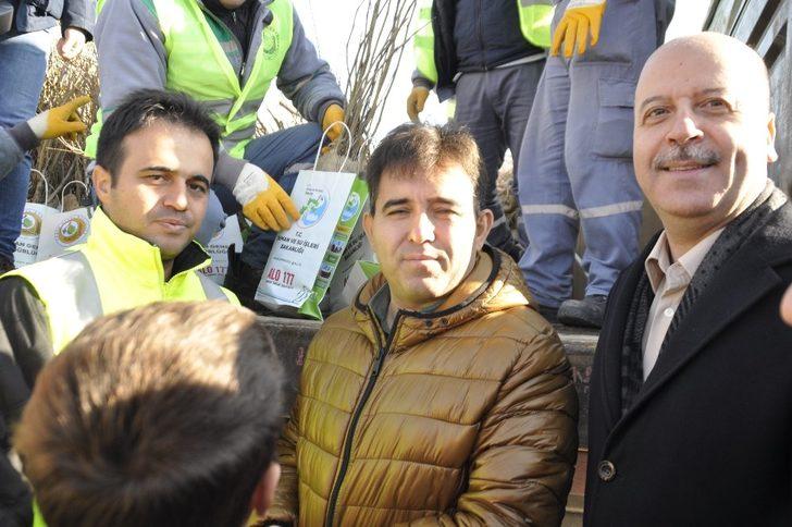 Vatandaşlar fidan alabilmek için yarıştı G1