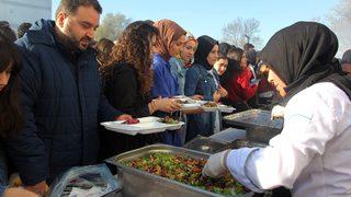 Sinop Üniversitesi Hamsi Şenliği'nde öğrencilere 1 ton hamsi ikram edildi