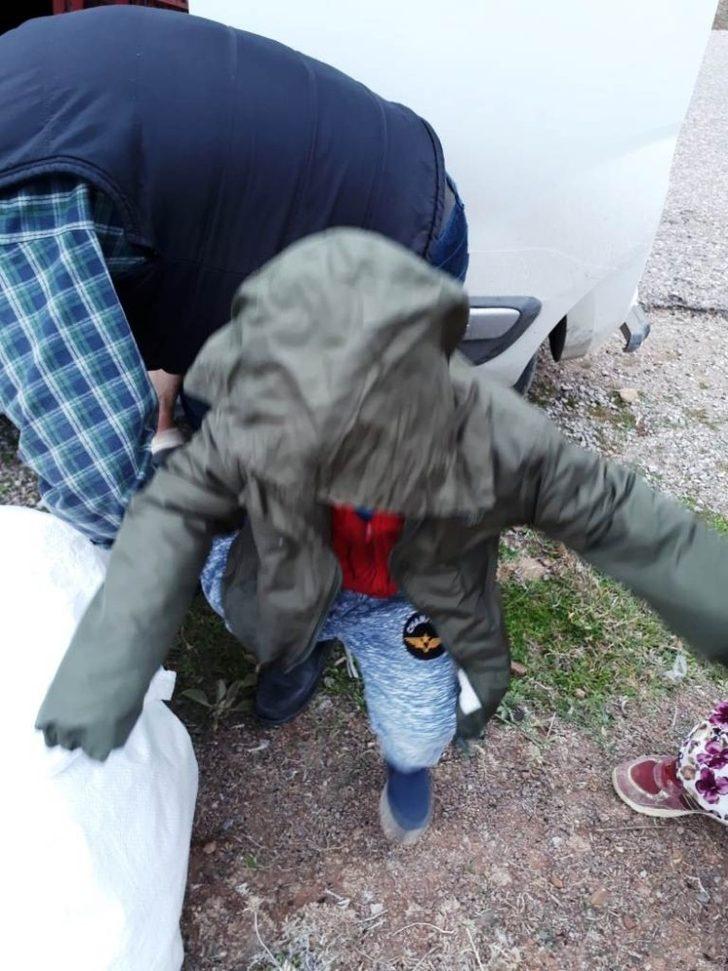 Şefkatli ellerden ihtiyaç sahibi çocuklara 300 çift bot ve 300 adet mont G3