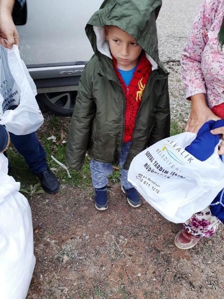 Şefkatli ellerden ihtiyaç sahibi çocuklara 300 çift bot ve 300 adet mont G4