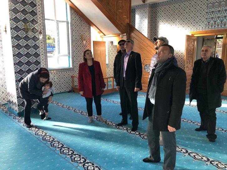 Başkan Hürriyet’ten camiye ayakkabı ile girdi iddialarına yanıt G3