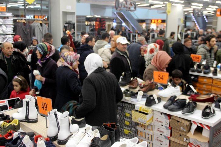 KAYSERmall Outlet’te indirimli alışveriş yoğunluğu G3