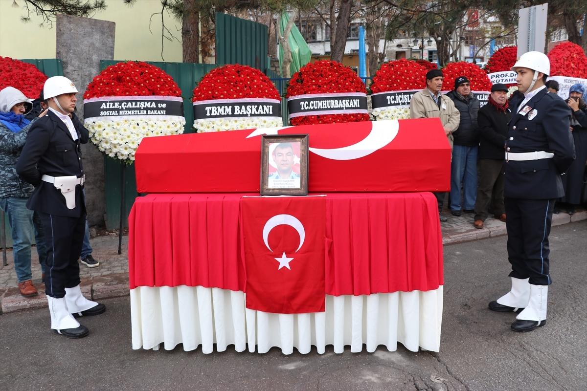 Bursa'da başından vurularak şehit olan polis K&uuml;tahya'da toprağa verildi