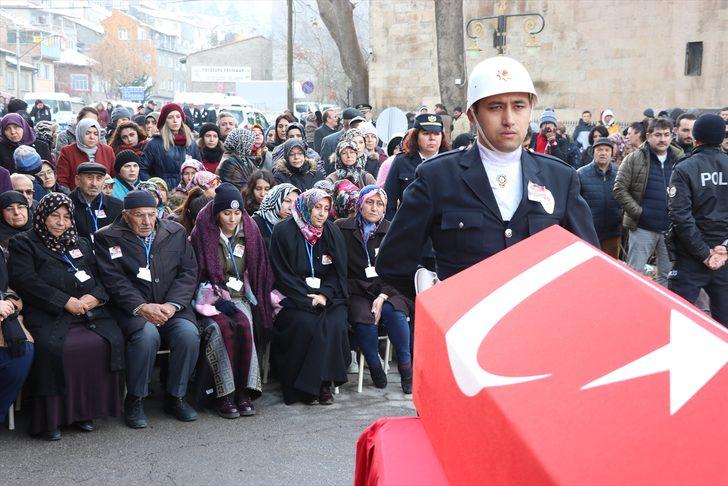 Bursa'da başından vurularak şehit olan polis Kütahya'da toprağa verildi G2