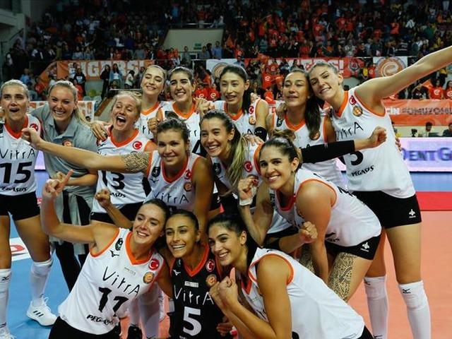 Eczacıbaşı Vitra finalde!