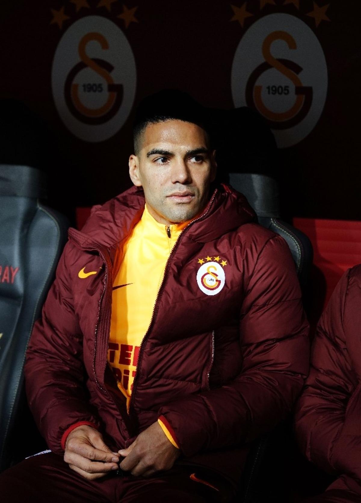 Falcao transferini b&ouml;yle a&ccedil;ıkladılar! Tarihe ge&ccedil;ti