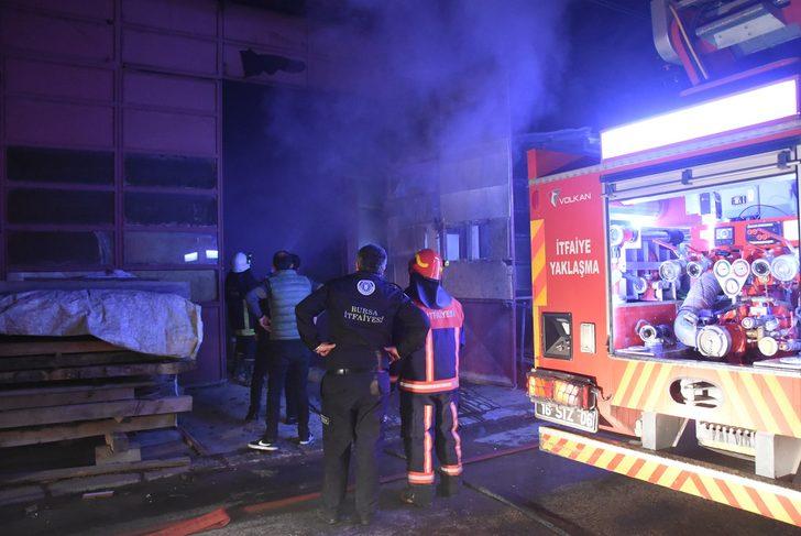 Bursa'da mobilyacılar sitesinde korkutan yangın G2