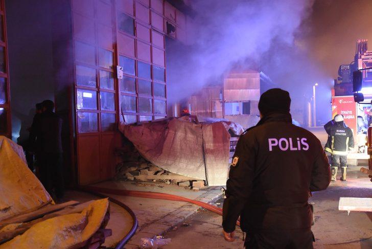 Bursa'da mobilyacılar sitesinde korkutan yangın G3