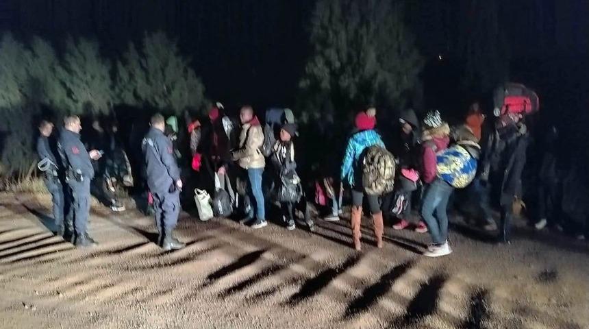 Ayvalık&rsquo;ta 32 d&uuml;zensiz g&ouml;&ccedil;men ve 1 organizat&ouml;r yakalandı