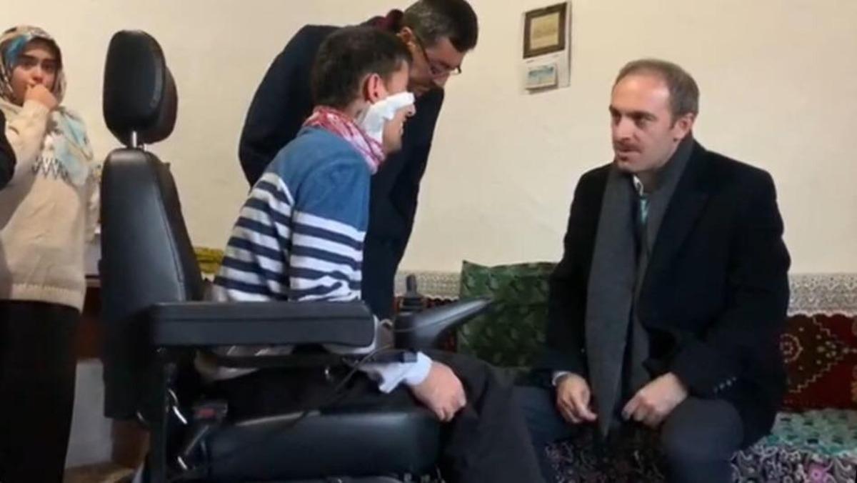 Engelli gencin ak&uuml;l&uuml; ara&ccedil; sevinci y&uuml;rekleri ısıttı