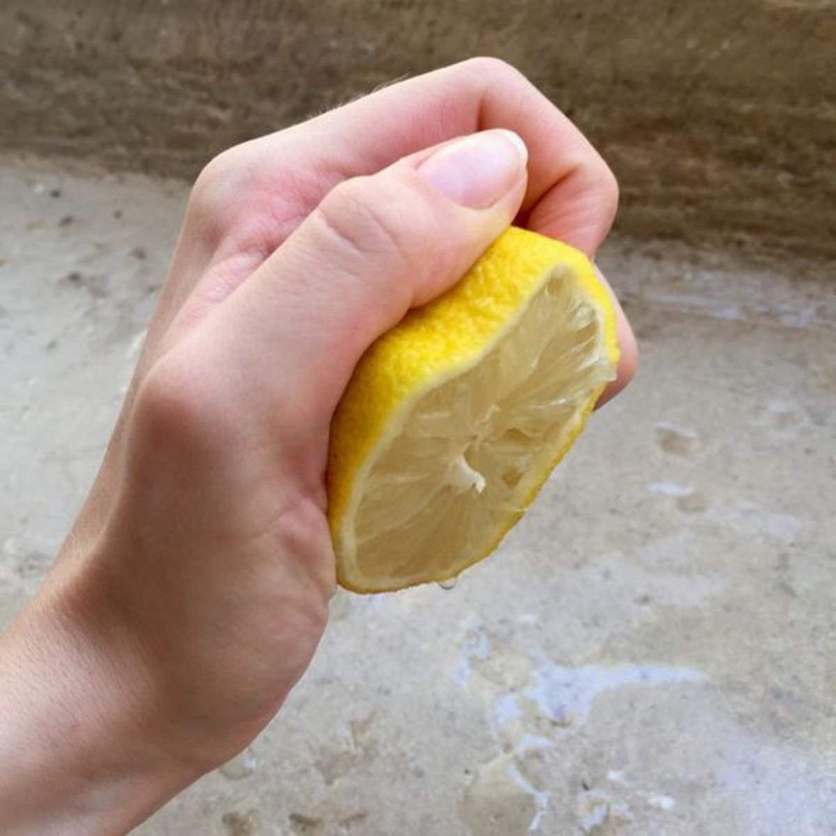 Genital organlarına limon sıkıyorlardı! Nedeniyse şoke etti