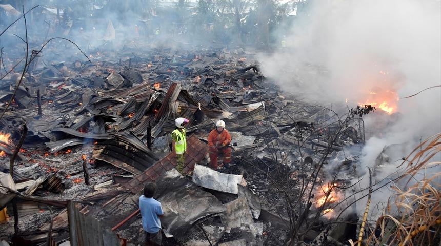 Malezya'da &ccedil;ıkan yangında 20 ev k&uuml;l oldu