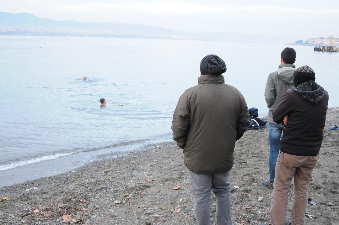 G&ouml;lc&uuml;k'te aralık ayında denize girdiler