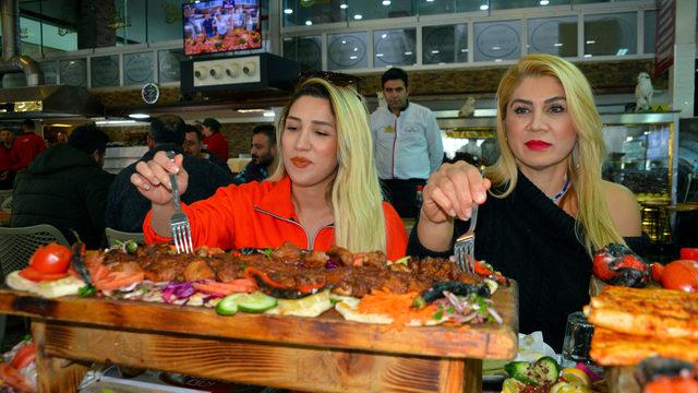 Adanalıların yeni gözdesi 'açma kebap'