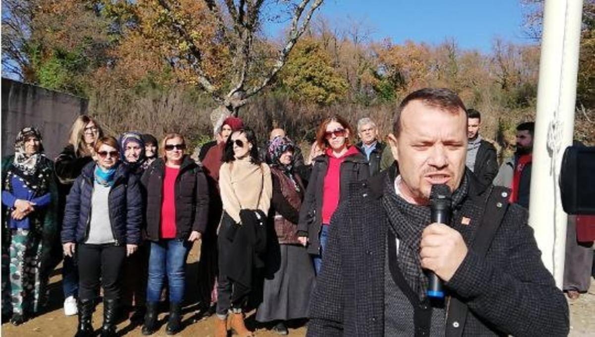 İl&ccedil;enin en k&uuml;&ccedil;&uuml;k k&ouml;y&uuml;ne dev T&uuml;rk bayrağı dikildi
