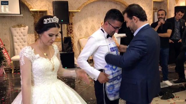 Bankacı damada altın yerine mutfak önlüğü ve biberon