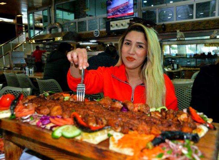Açma kebabına yoğun ilgi! Günlük 12 bin 500 TL kazanıyor G1