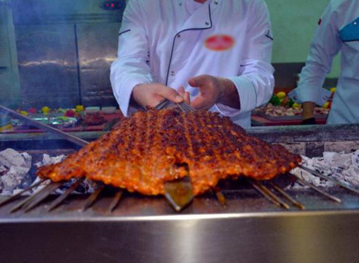 Açma kebabına yoğun ilgi! Günlük 12 bin 500 TL kazanıyor G3