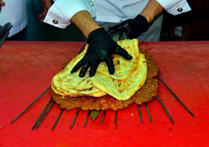 Açma kebabına yoğun ilgi! Günlük 12 bin 500 TL kazanıyor G4