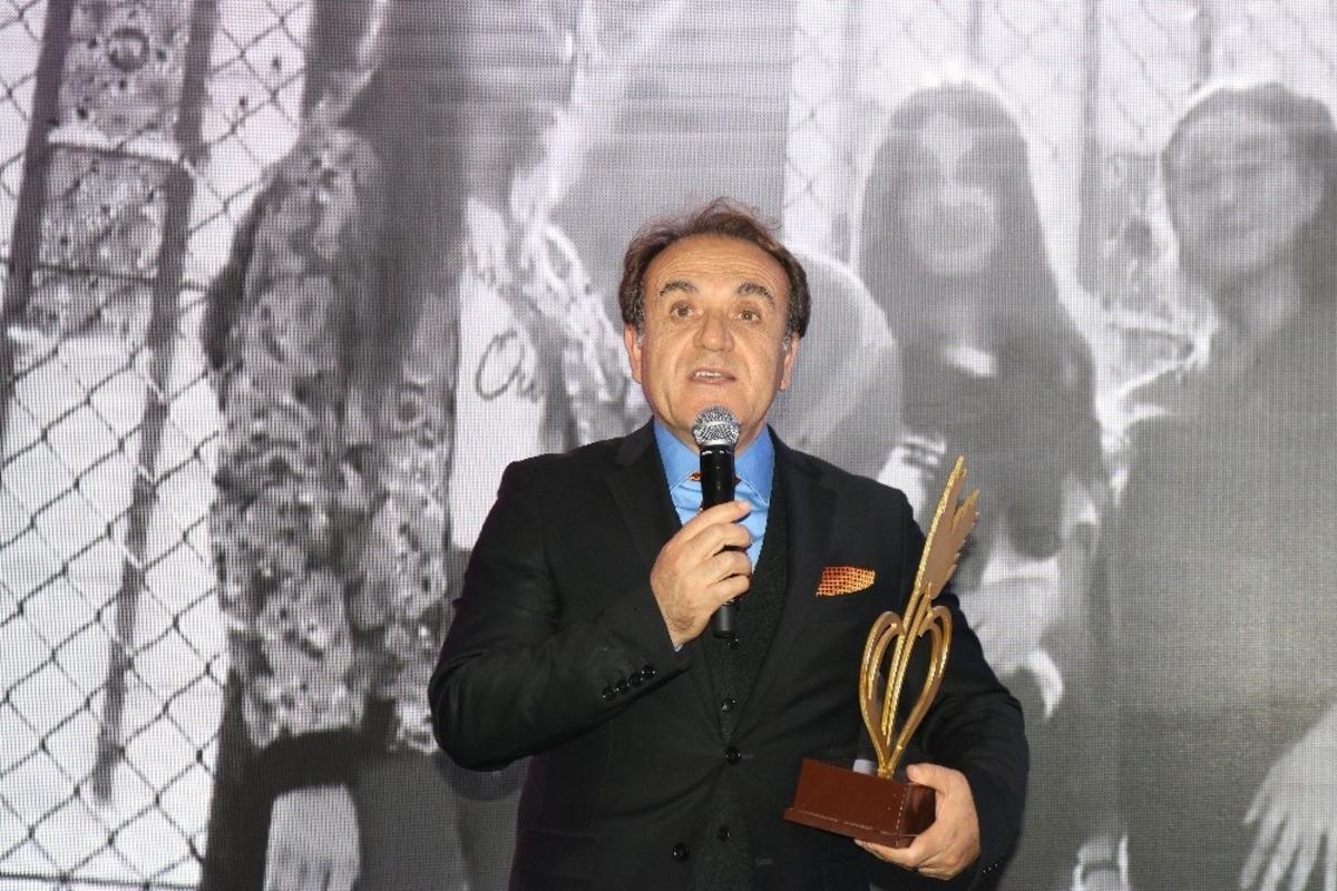 Yılın en iyi &ouml;zel eğitim kurumu &ouml;d&uuml;l&uuml;ne Radikal Okulları layık g&ouml;r&uuml;ld&uuml;