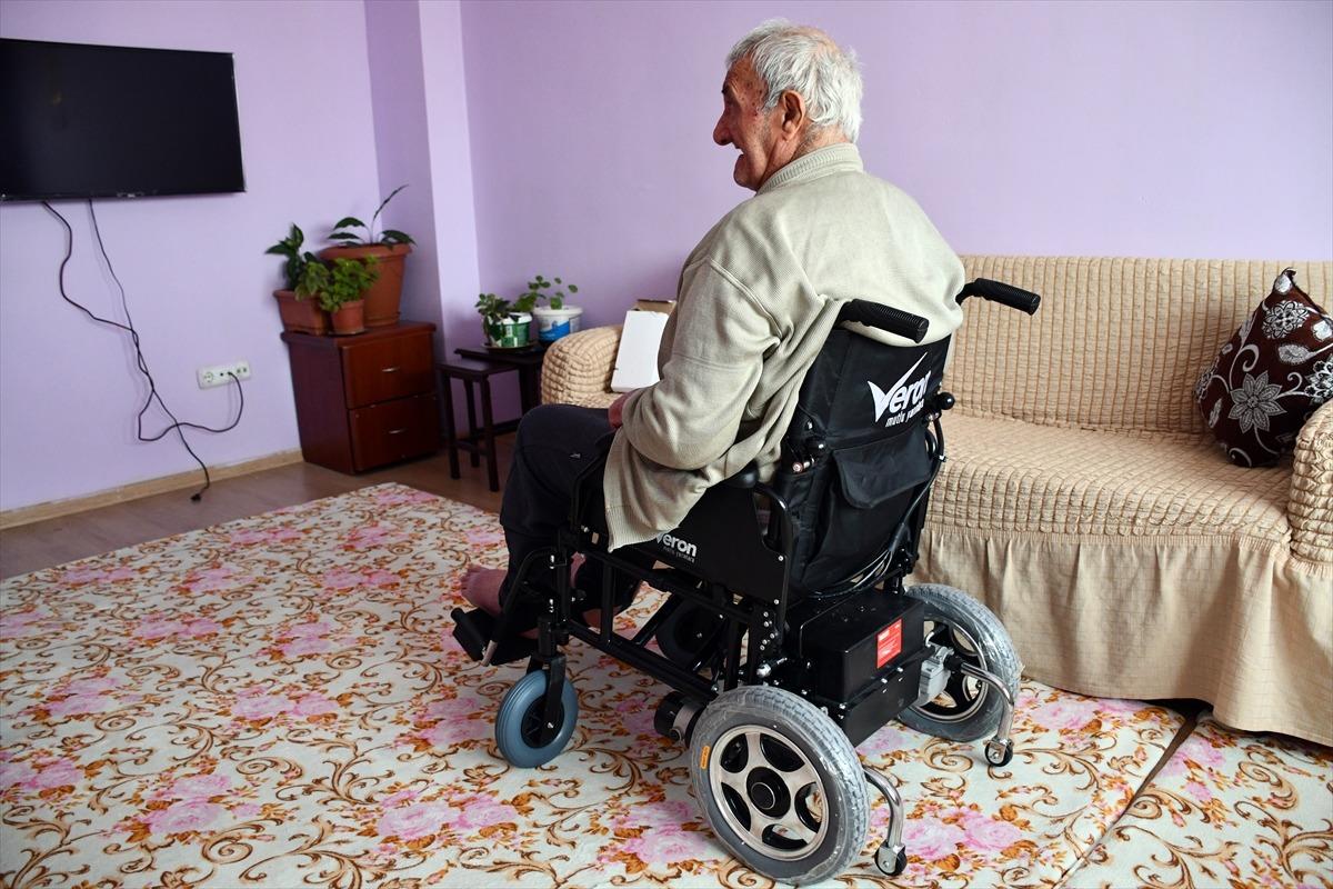 Sel&ccedil;uk dede ak&uuml;l&uuml; sandalye desteğiyle d&ouml;rt duvar arasından kurtuldu