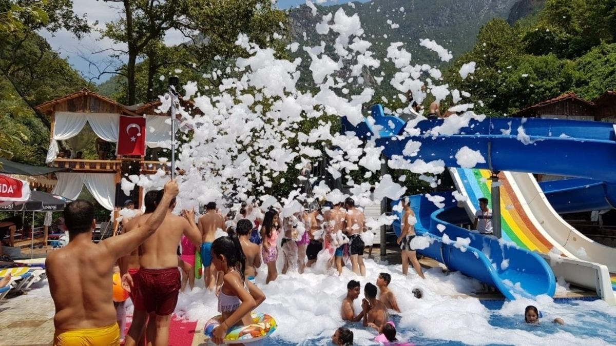 T&uuml;rkiye&rsquo;de en &ccedil;ok ziyaret&ccedil;i ağırlayan il Antalya oldu