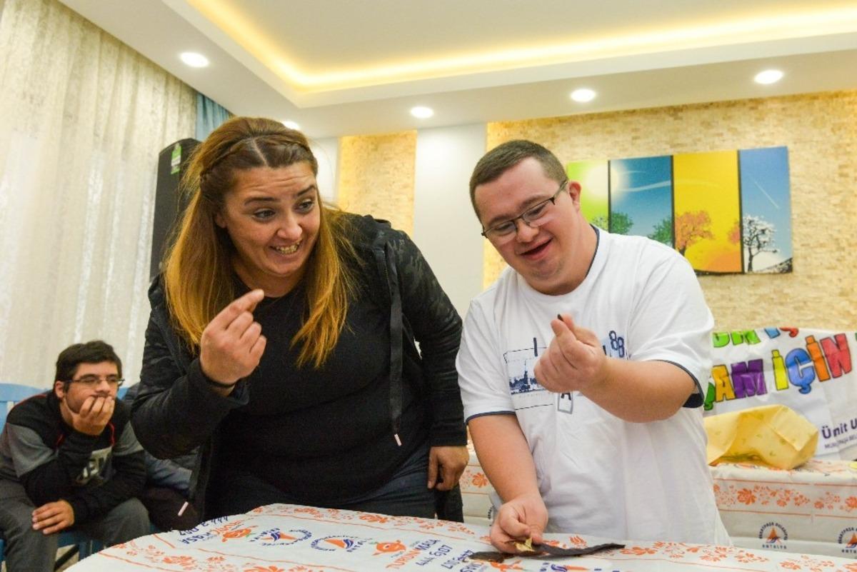 &Ouml;zel &ccedil;ocuklar, &ccedil;orak toprakları yeşertecek