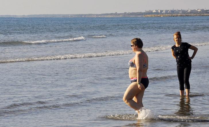 Antalya'da turistler aralık ayında denize girdi G2