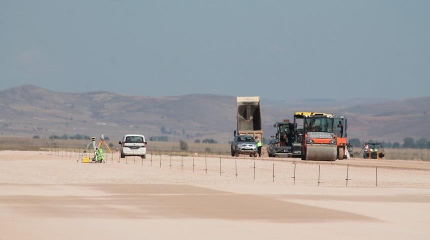 İnşaatı s&uuml;ren G&uuml;m&uuml;şhane Bayburt Havalimanında zemin &ccedil;alışması tamamlandı