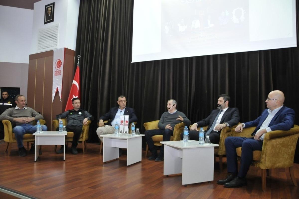 Sel&ccedil;uk&rsquo;ta &rsquo;Basketbol S&ouml;yleşisi&rsquo; d&uuml;zenlendi