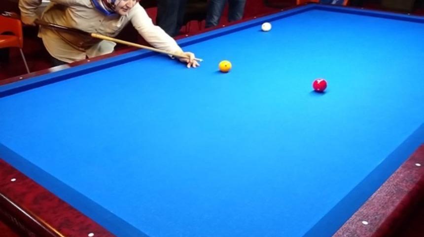 (&Ouml;zel haber) Ev hanımı eşinden ilham aldı, bilardo antren&ouml;r&uuml; oldu