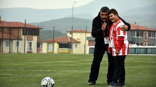 Down sendromlu iki çocuğun yeşil sahaya çıkma hayali gerçek oldu