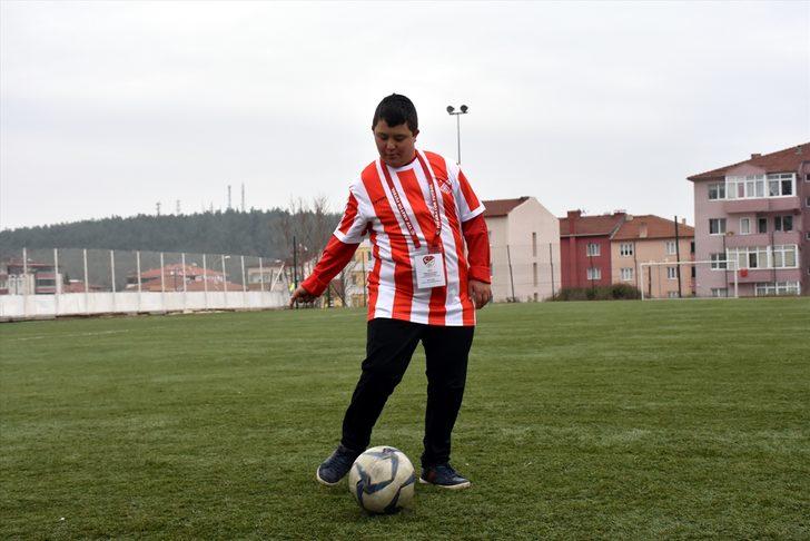 Down sendromlu iki çocuğun "yeşil sahaya çıkma" hayali gerçek oldu G5