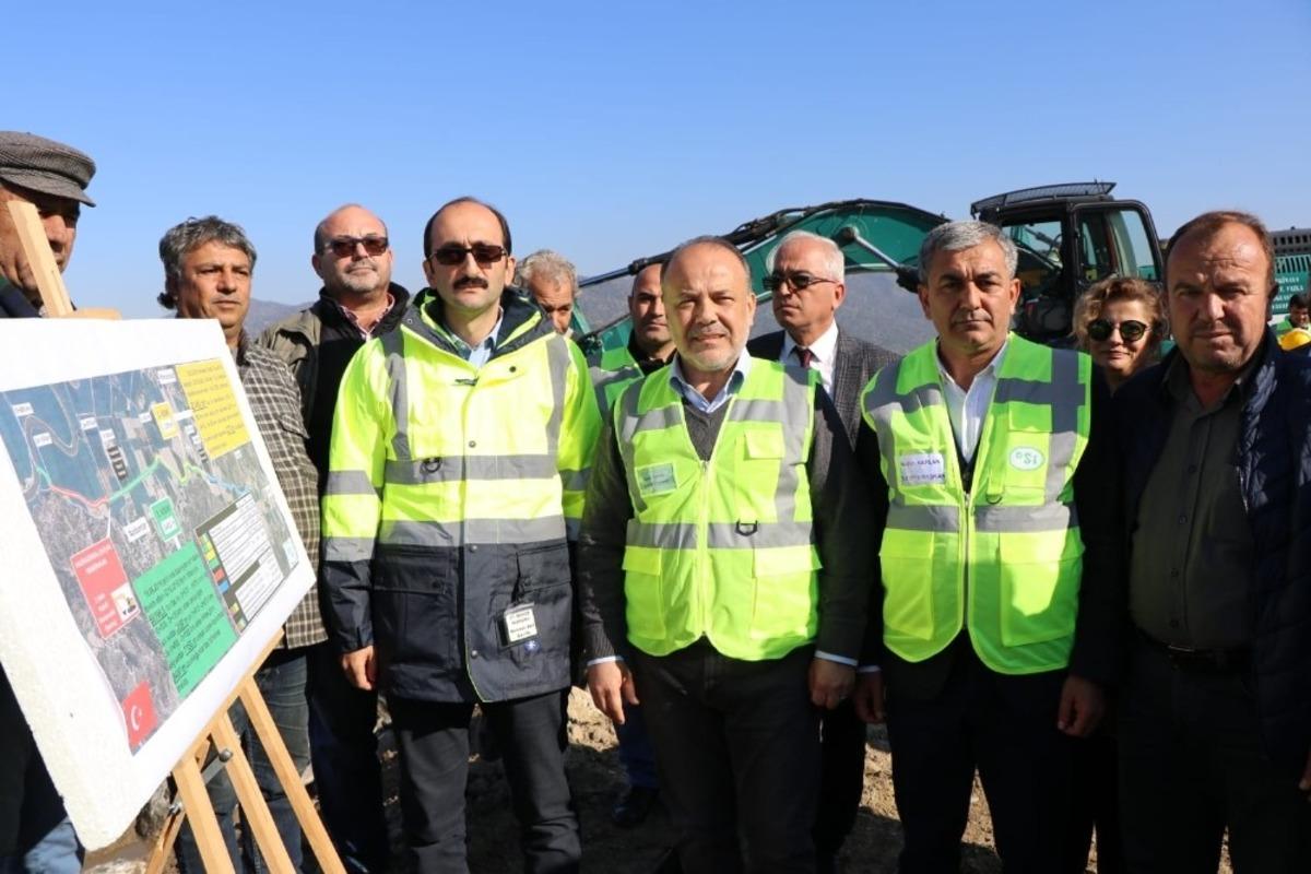 AK Partili Yavuz, Sarı&ccedil;ay Barajı şantiyesinde incelemede bulundu
