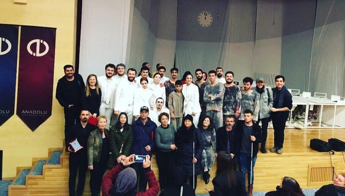 Sui Generis Tiyatro ekibi, Eskişehir&rsquo;de engelliler i&ccedil;in oynadı