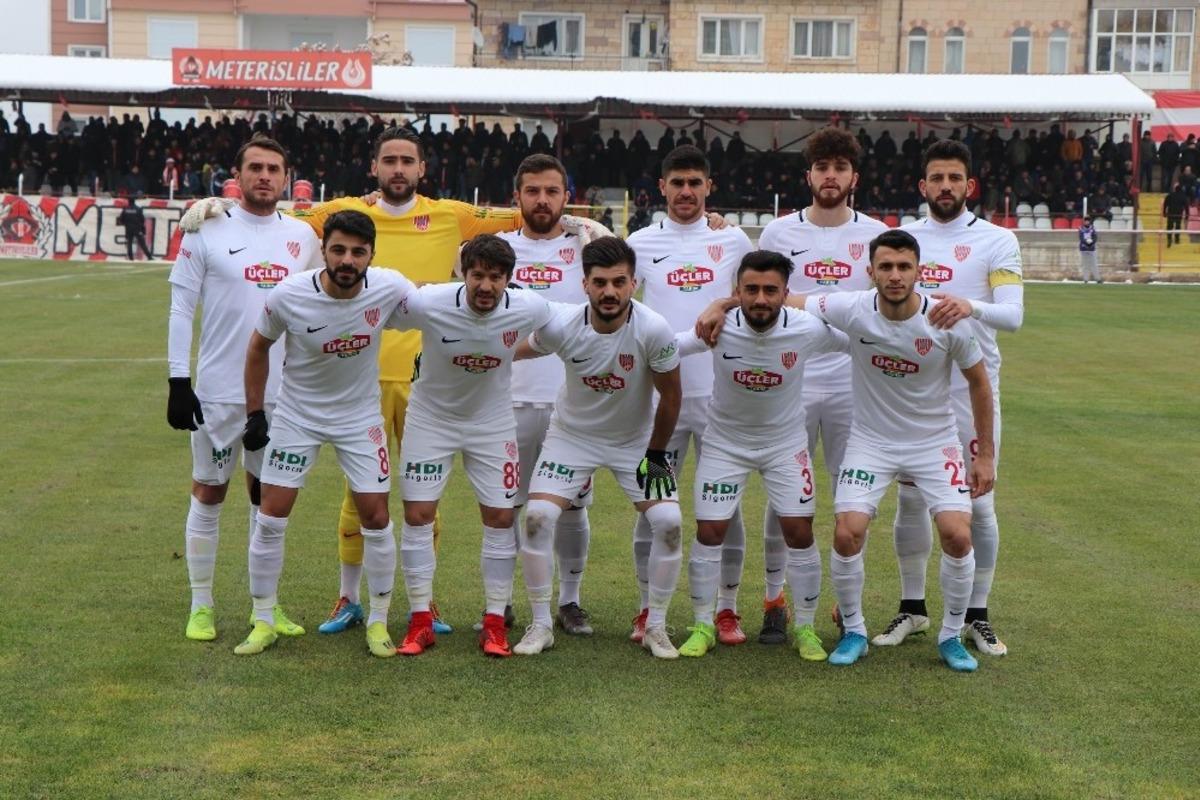Nevşehir Belediyespor g&ouml;z&uuml;n&uuml; liderliğe dikti