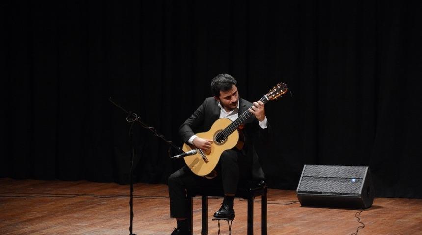 Gitar Sınıfı Konseri m&uuml;zikseverlerle buluştu