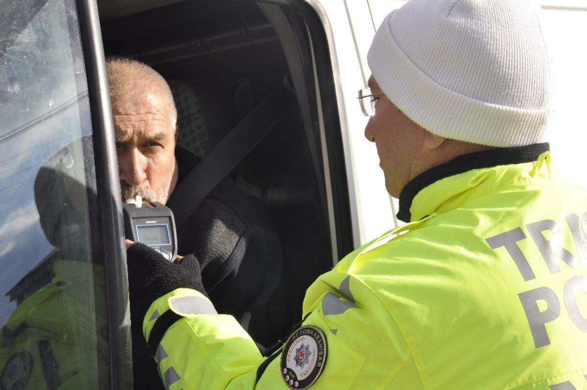 Şuhut&rsquo;ta s&uuml;r&uuml;c&uuml;lere alkol denetimi