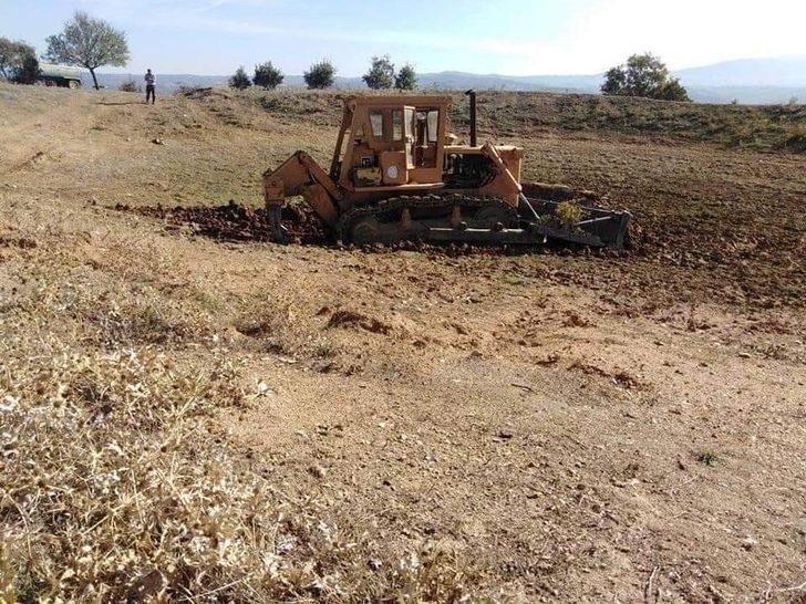 Manisa’da hayvan su içme ve sulama göletlerine bakım G2