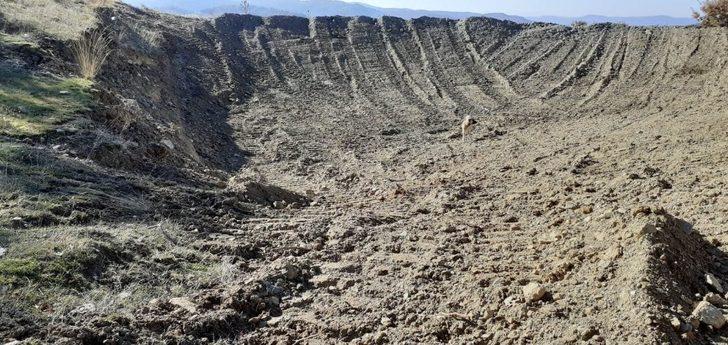 Manisa’da hayvan su içme ve sulama göletlerine bakım G3