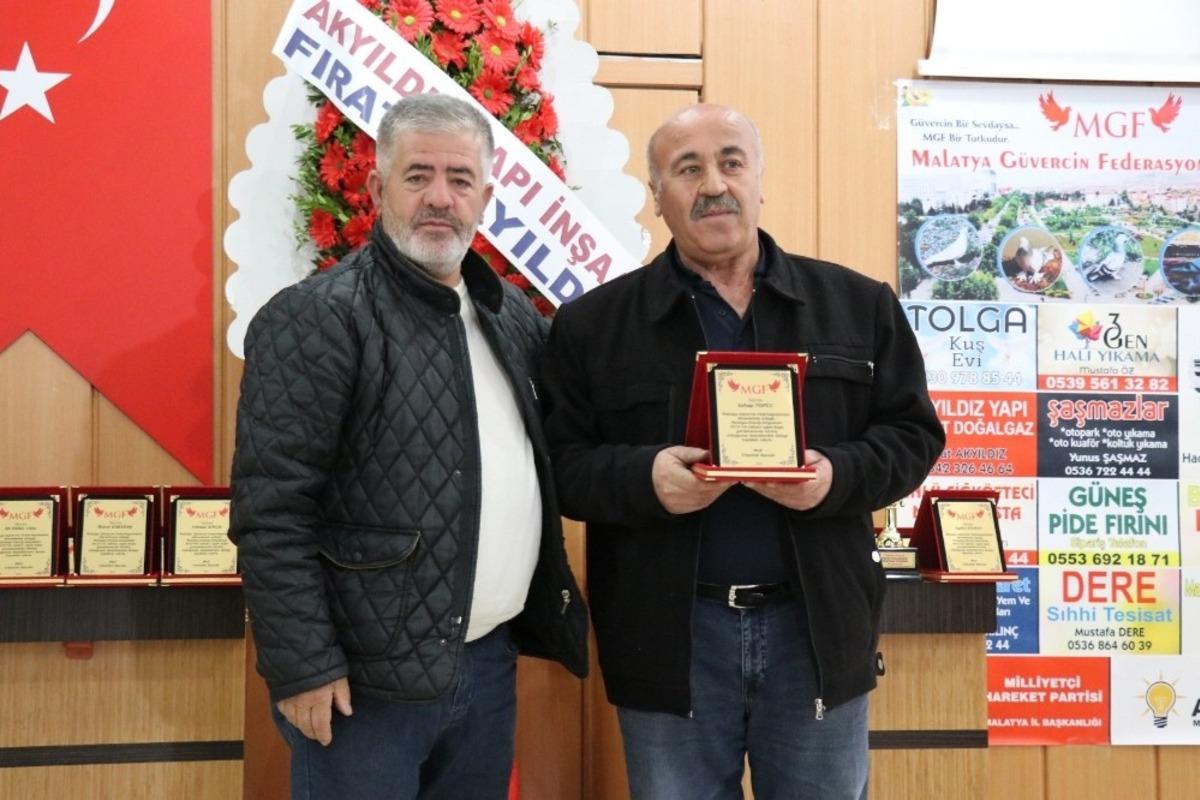 Taklacı oyun kuşu yarışmasını kazananlara &ouml;d&uuml;lleri verildi