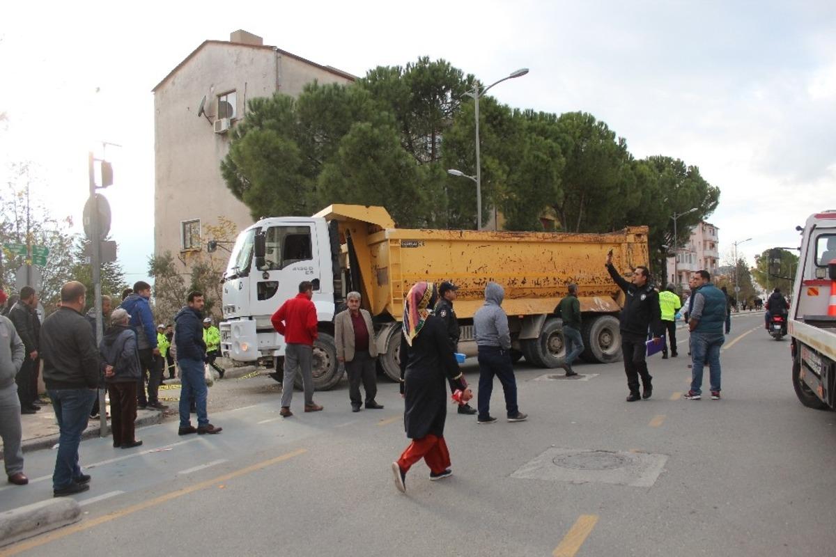Muğla&rsquo;da kamyonun &ccedil;arptığı &ccedil;ocuk ağır yaralandı