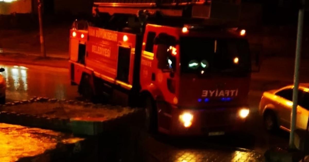 Van&rsquo;da iş yerinin bacasından &ccedil;ıkan yangın korkuttu