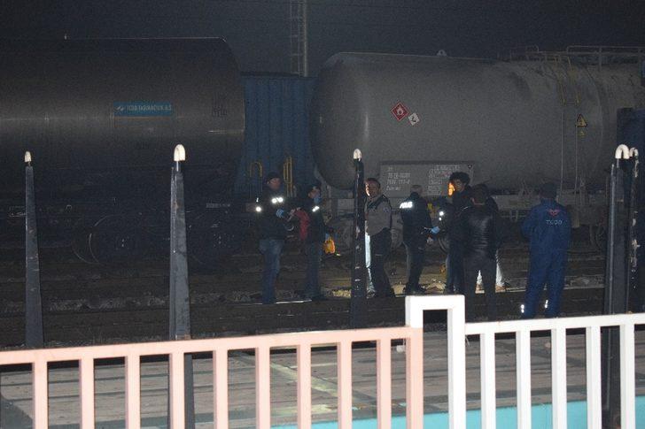 Malatya'da vagonların üstünden atlayan genç yüksek gerilim hattına kapılarak öldü G3