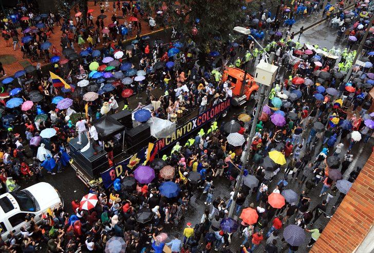 'Şemsiye devrimi' kilometrelerce öteye sıçradı! G2