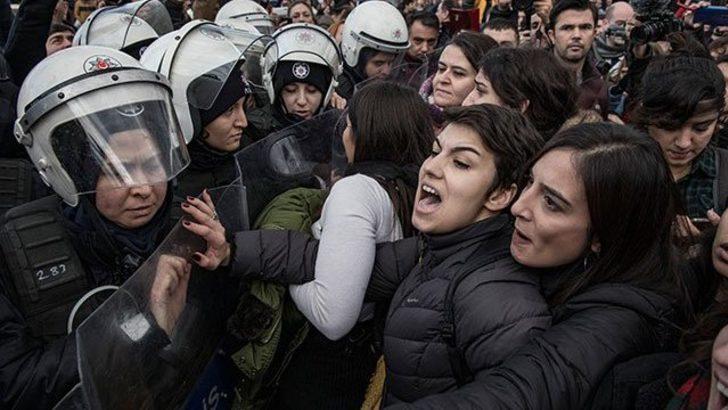 Las Tesis - İstanbul Valiliği: Platform üyeleri suç oluşturan sloganlar atmaya devam ettiler