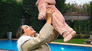 Ünlü şarkıcı Bengü'den yıllar sonra aynı poz!