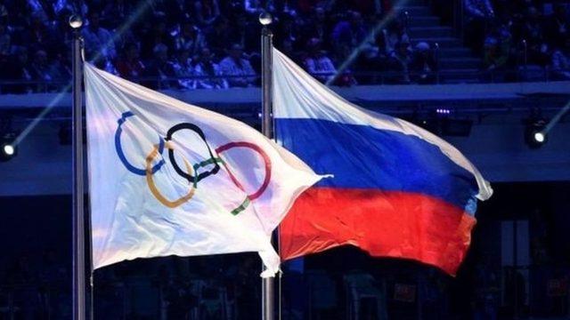 IOC ve Rusya bayrakları