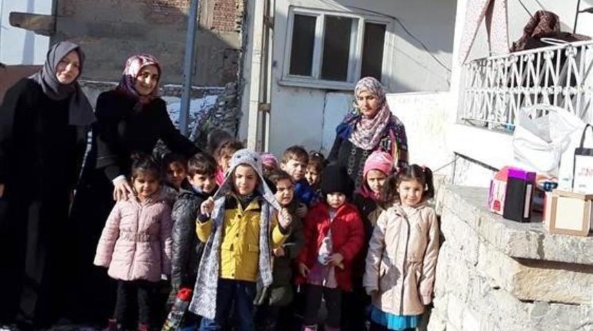 Afganlı aileye minik yüreklerden yardım eli