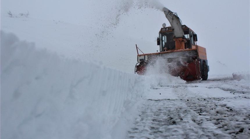 Elazığ&rsquo;da karla kapanan 80 k&ouml;y yolu a&ccedil;ıldı 1&rsquo;inde &ccedil;alışma s&uuml;r&uuml;yor